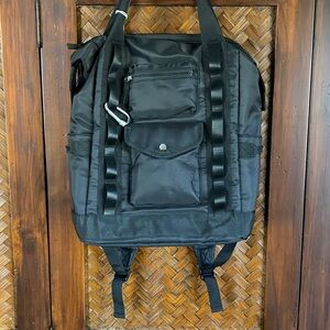 TOMMY BAHAMA - “On the Go” backpack NWT